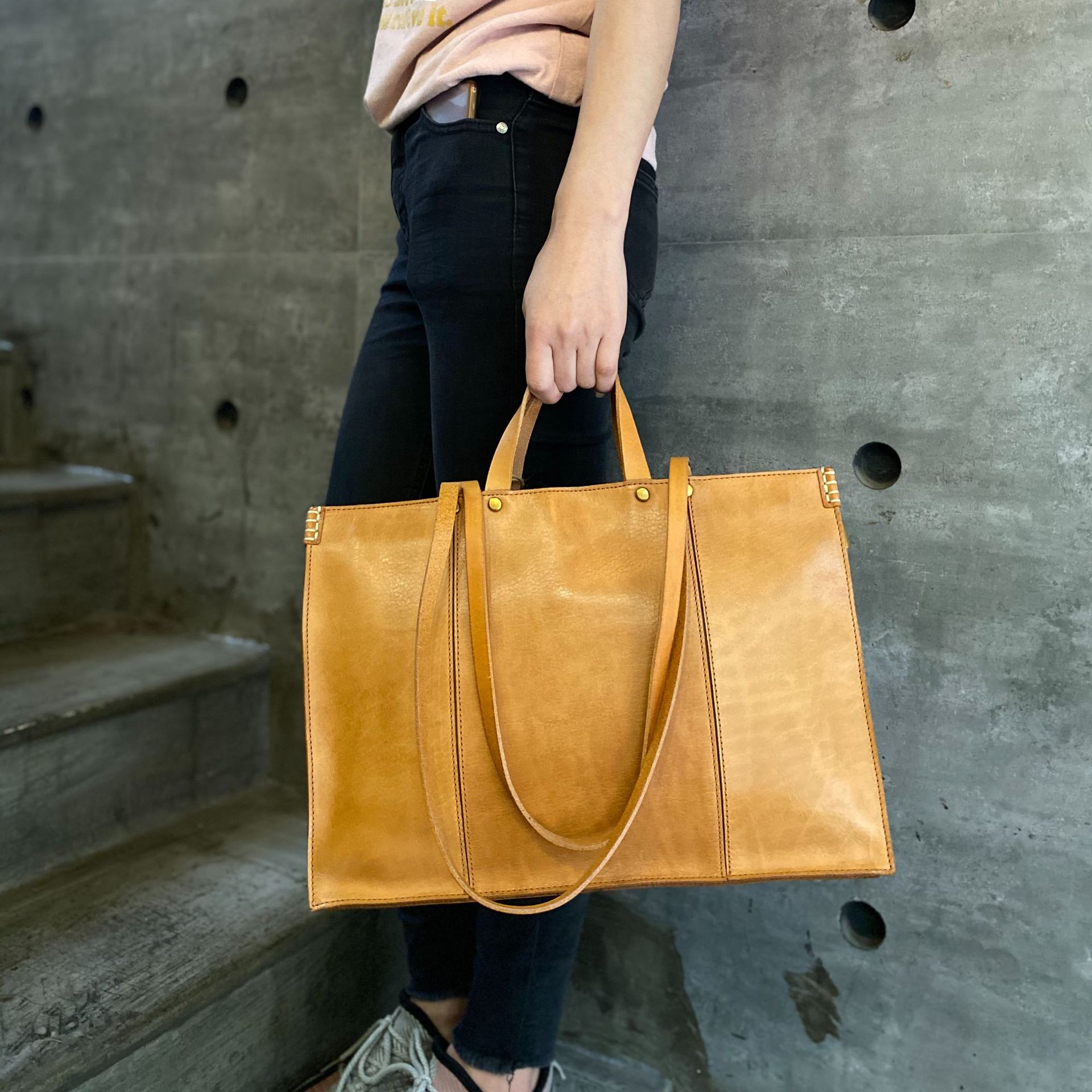Elara Belt Bag — detail view